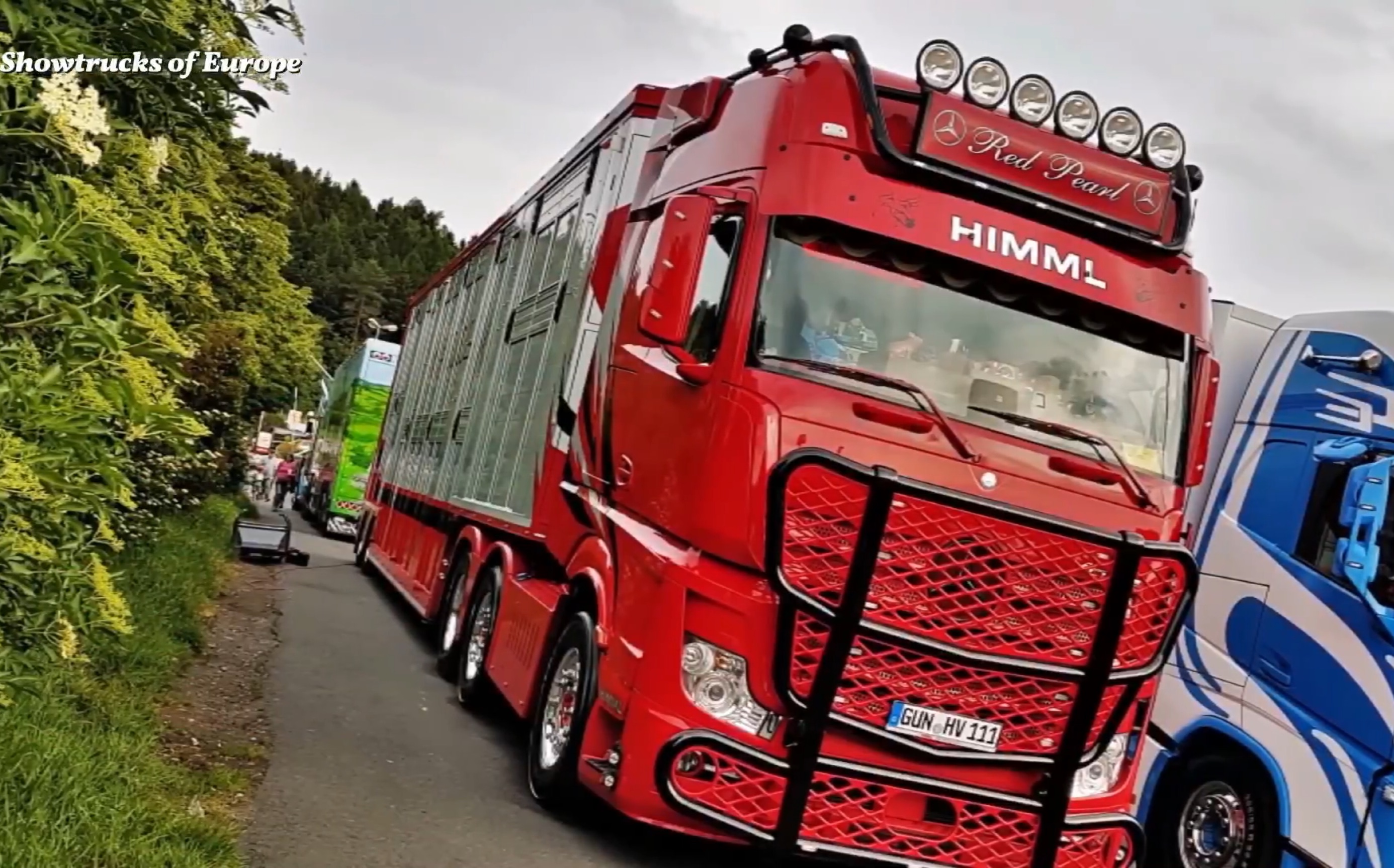 带你看最豪华的卡车 奔驰actros改装 红珍珠 灯效 保险杠 货柜 内饰