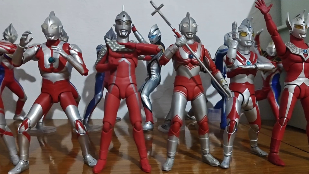 历时一年终于凑齐了奥特六兄弟