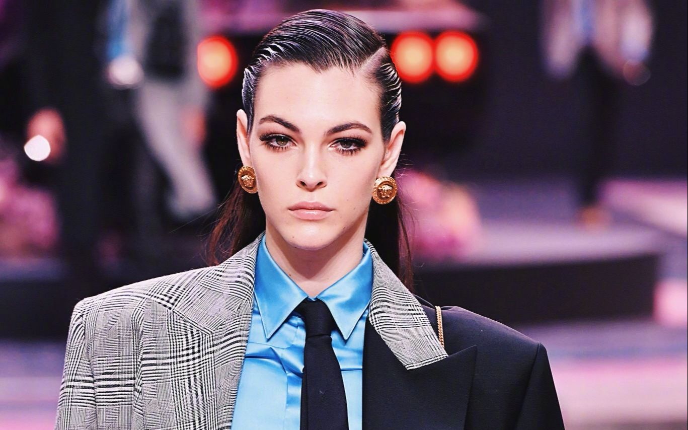 档案】进来看帅哥···啊不···进来看女a走路  vittoria ceretti