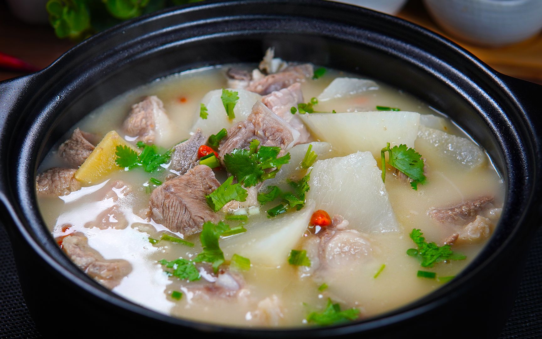 羊肉汤想要好喝，必须是这锅“鱼羊鲜”，汤汁奶白醇香，好喝还没有膻味 - 哔哩哔哩