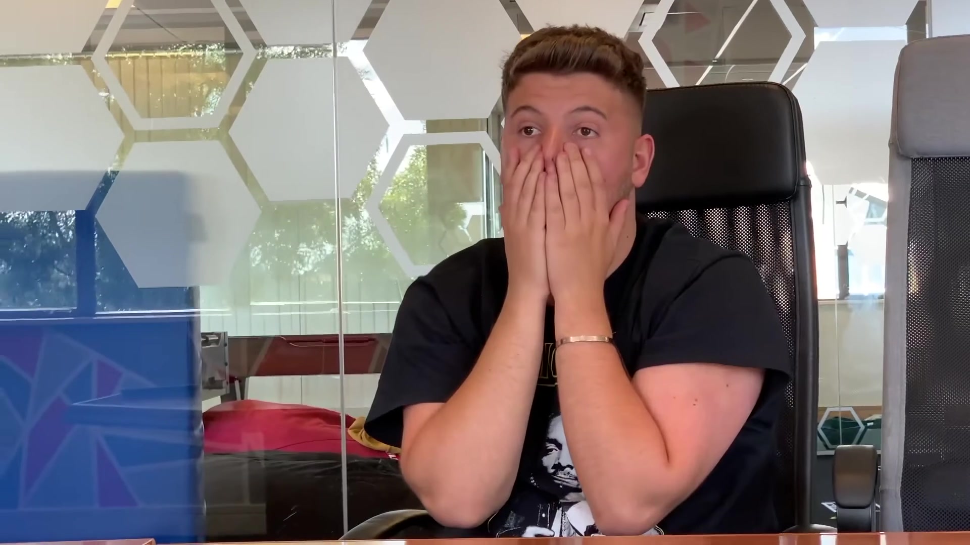 ben的整人计划 让elliot体验一下掉粉的滋味_哔哩哔哩 (゜-゜)つロ