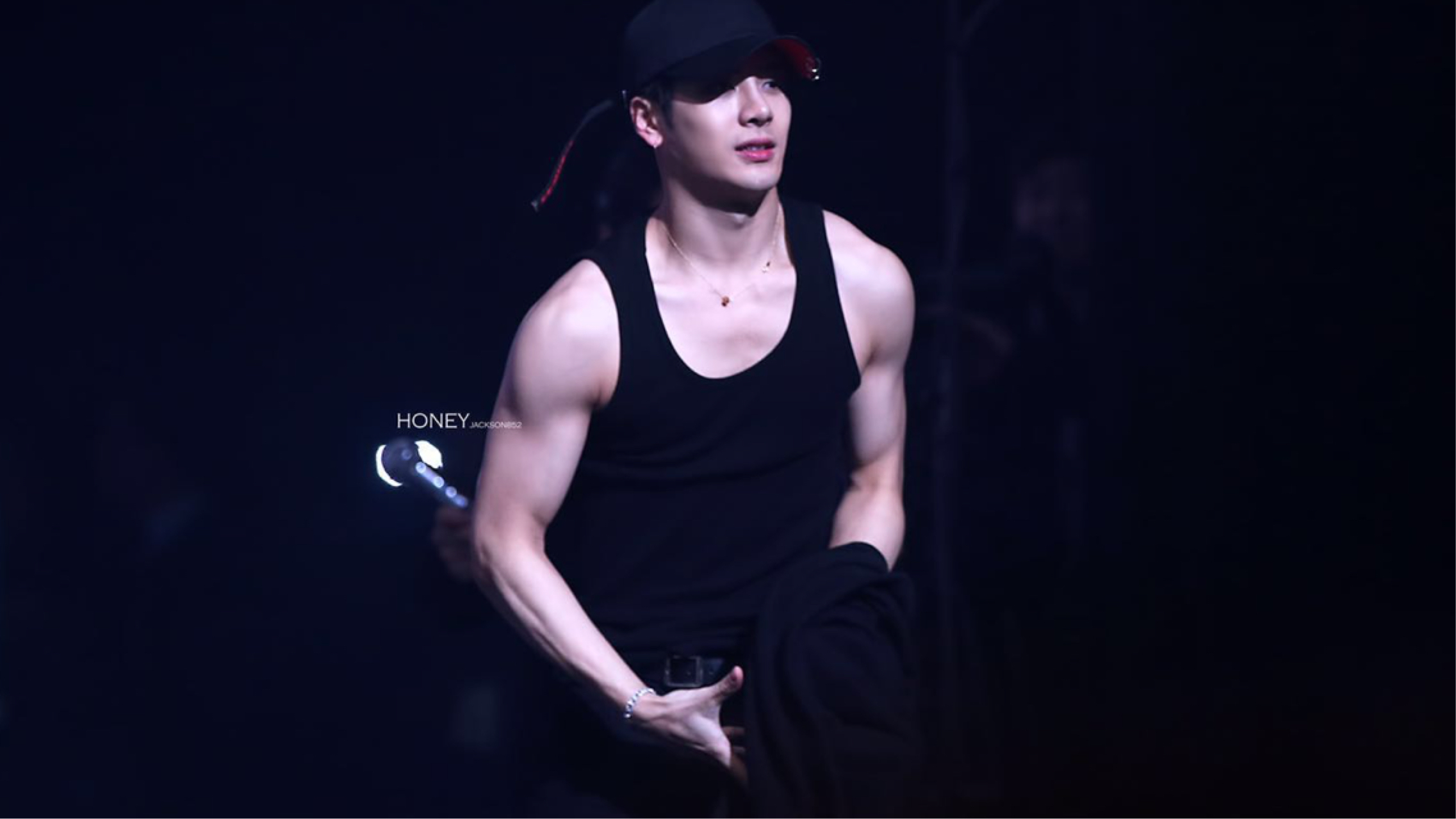 【王嘉尔】舔屏向 | 黑背心混剪