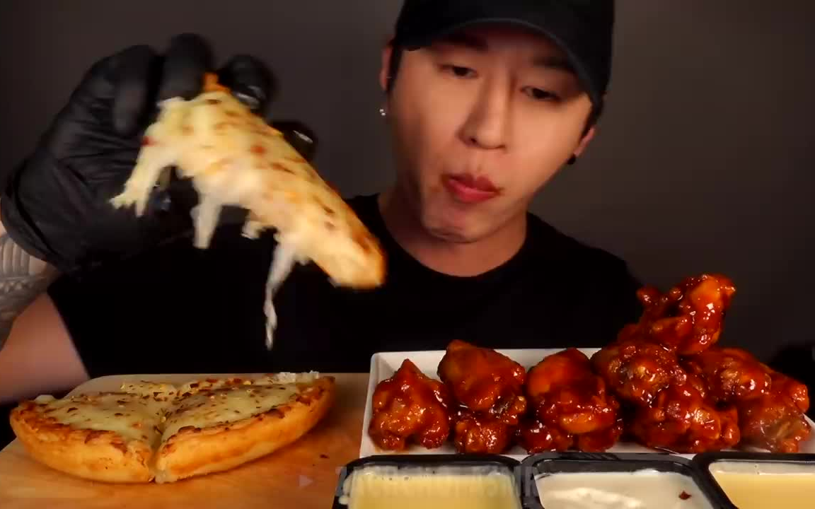 zachchoi吃芝士披萨烤鸡翅