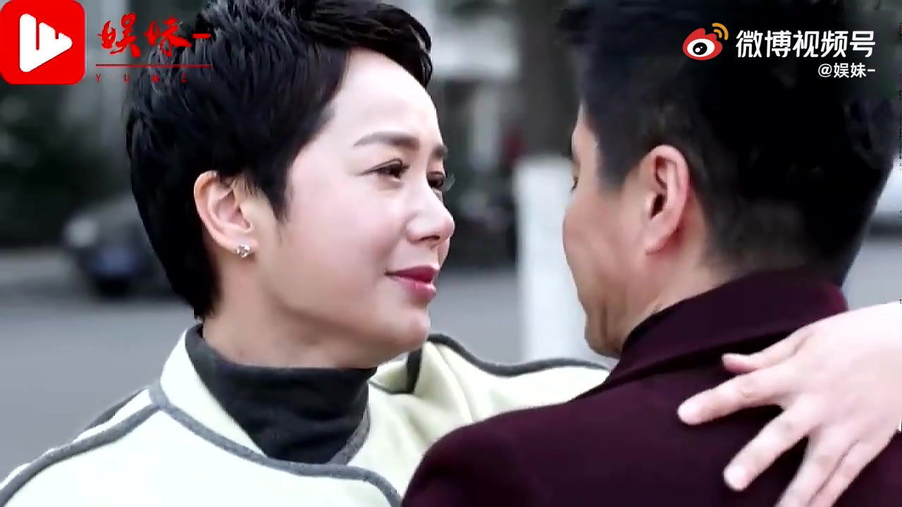 守婚如玉:丈夫终于洗刷冤屈,夫妻俩门口相拥,场面令人感动_哔哩哔哩