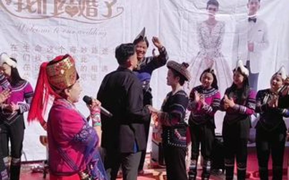 [图]彝族歌曲，欢迎你到彝家来，啊班鲁巴栏演唱