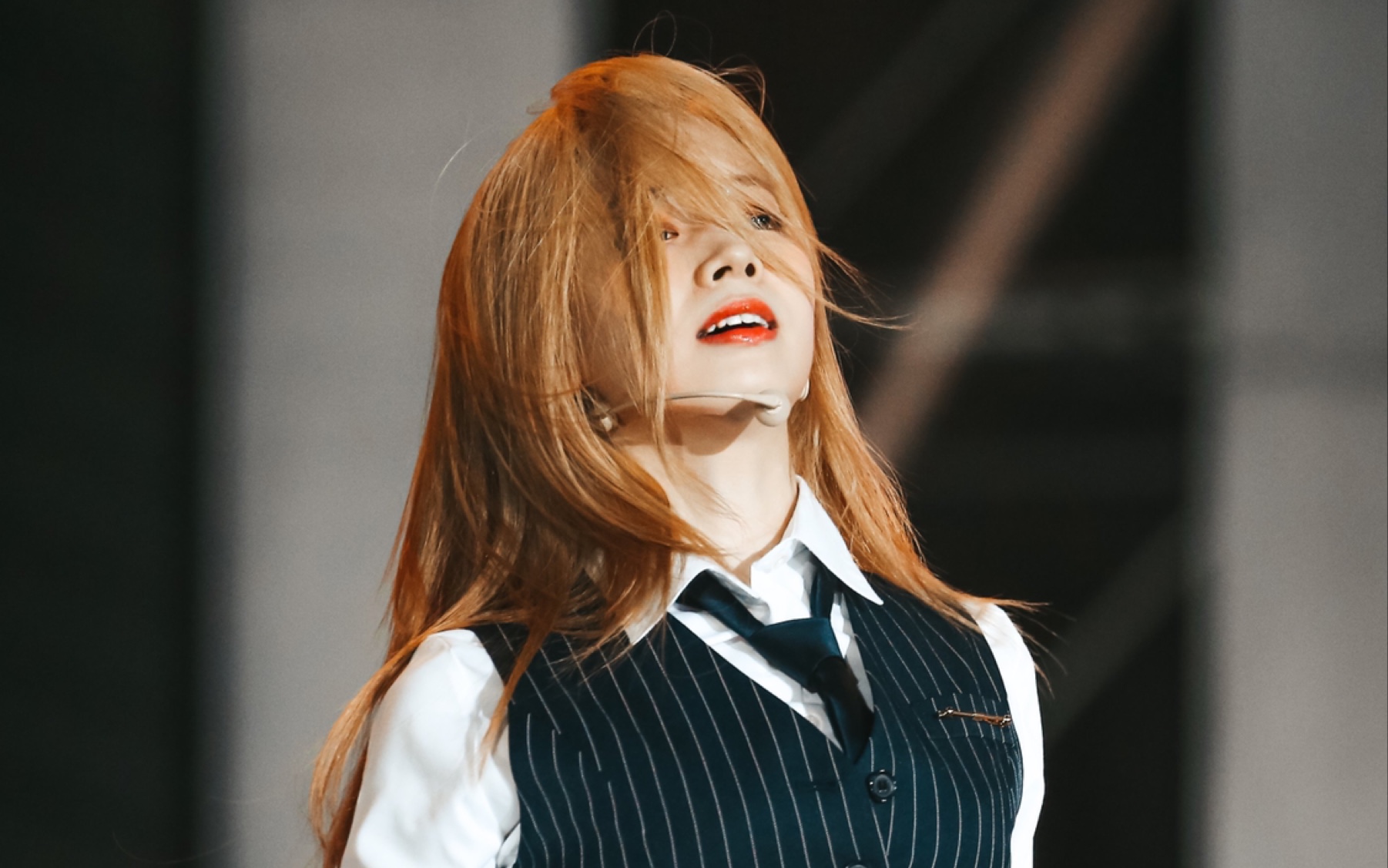 【twice 金多贤】完美腰臀比 金发正装杀 | 180801 kmf valenti 竖版