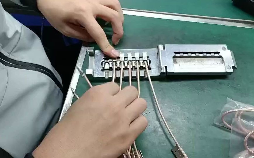 数据线激光焊接typec苹果头数据线激光点焊