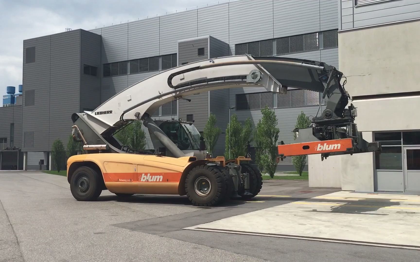 利勃海尔lrs645集装箱正面吊