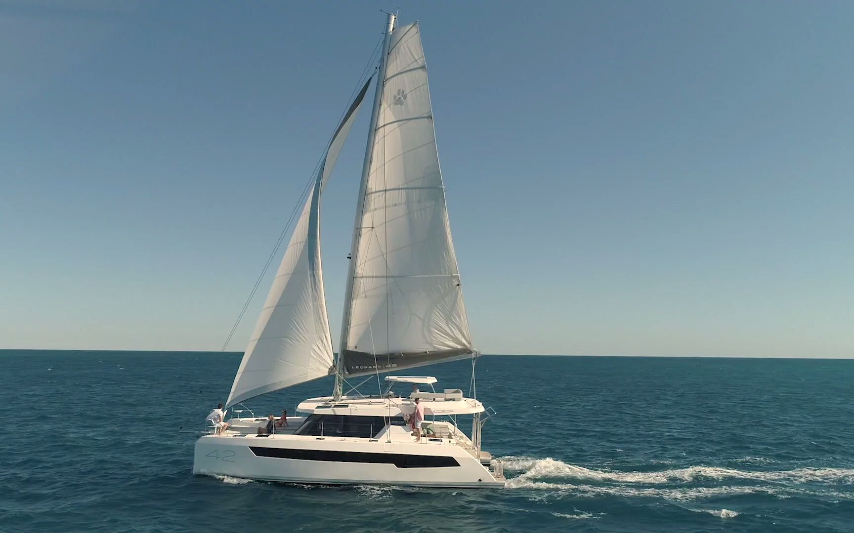 猎豹leopard 42双体帆船,带你感受深海巡航度假的乐趣
