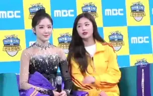 Скачать видео: (G) I-DLE 舒华  2019偶像运动会 体操后台访问片段  舒华也太小可爱了！怕是个幼儿园大班而已  feat.妈妈穗珍