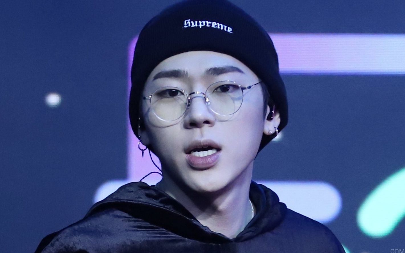 【zico】当rapper带起眼镜过于迷人_190302_三星galaxy fan party光州