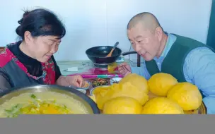 Tải video: 冰天雪地与鲜香滚烫，东北乡村的猫冬生活，彻底征服了我的胃