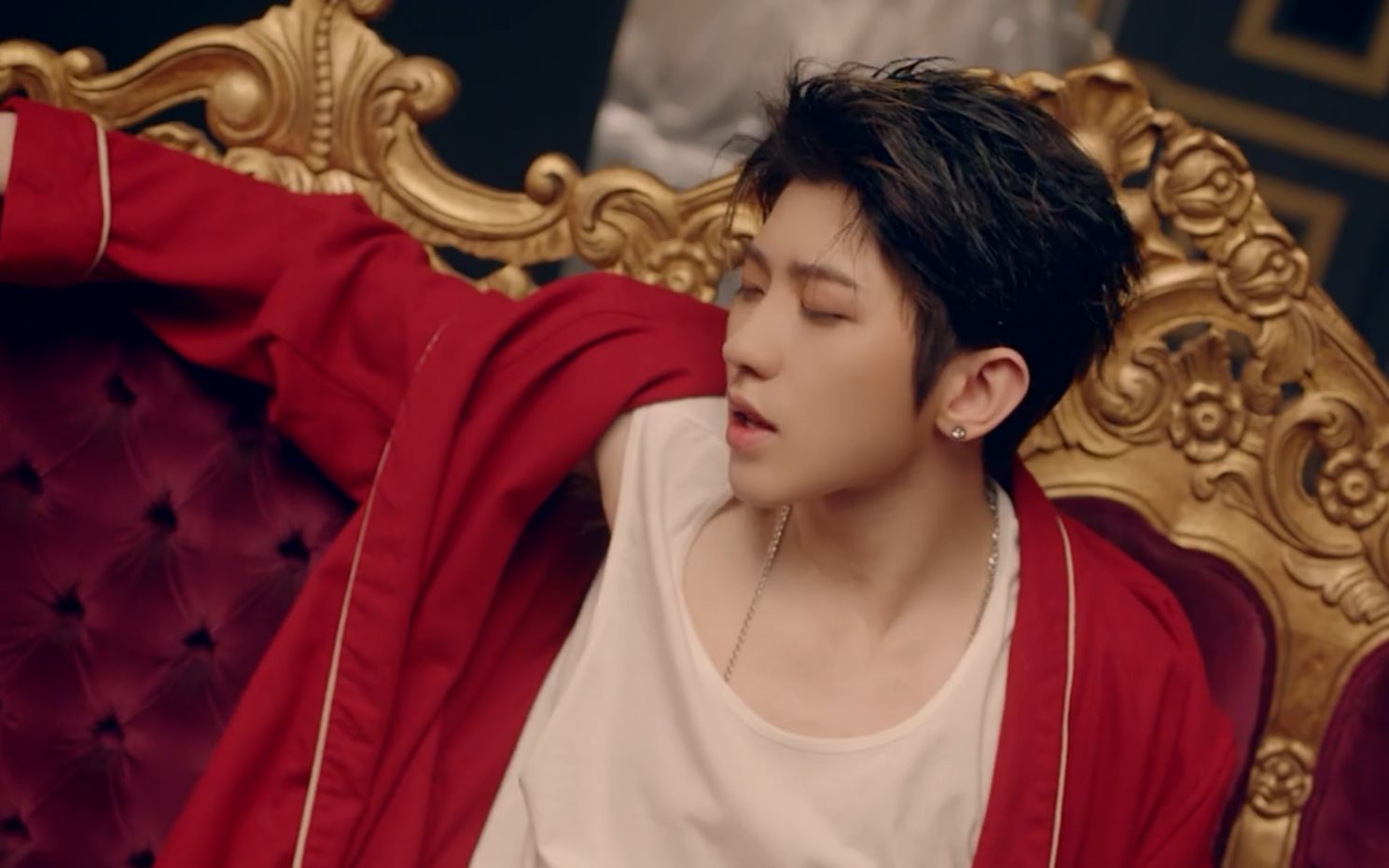 蔡徐坤新歌《pull up》好听到爆,不愧是c位出道