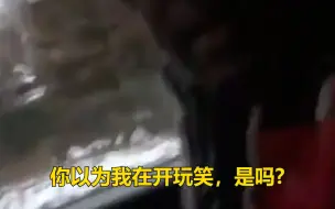 Скачать видео: 惊悚！美国一女孩被男友枪杀前拍下其装子弹、擦指纹画面，边装边说：你以为我在开玩笑是吗？