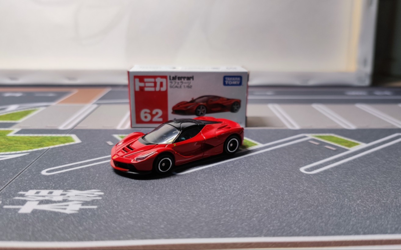 多美卡红白盒62号 法拉利拉法动态展示