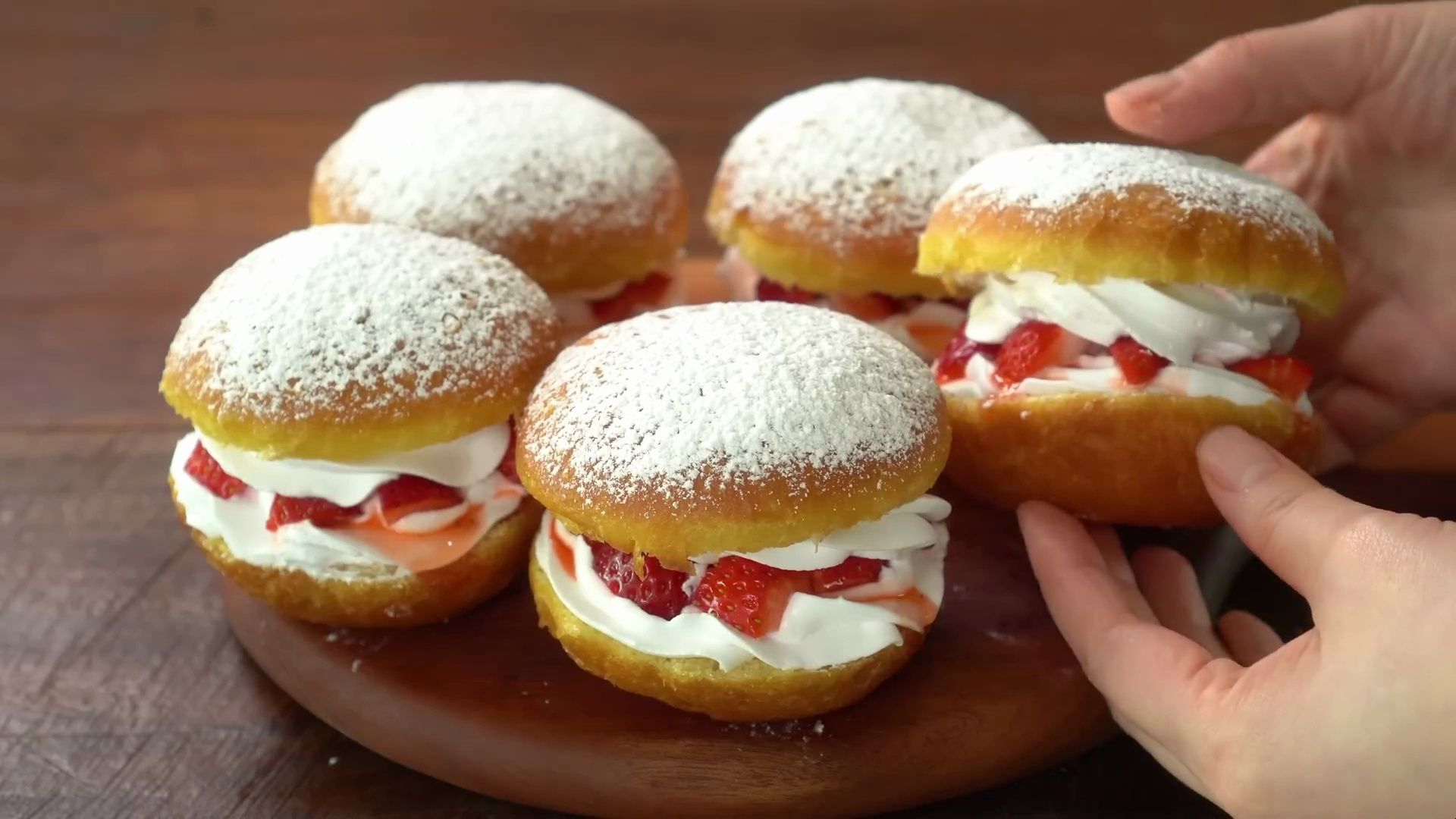 [无烤箱] 草莓奶油甜甜圈—制作柔软面包面团的秘诀