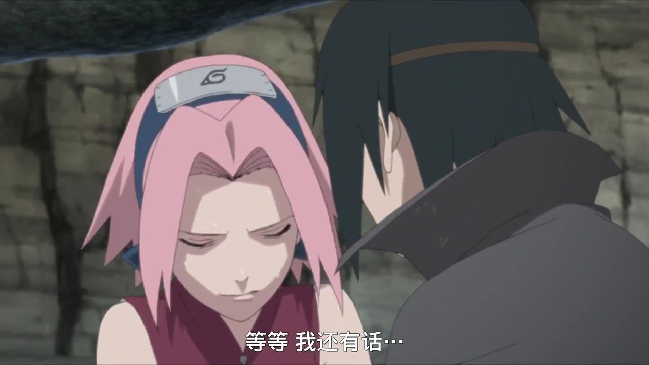 小樱为了救未来佐助查克拉用完昏迷,倒在未来佐助的怀中