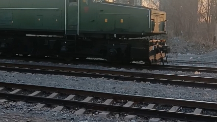 四方台站又一鞍钢火车