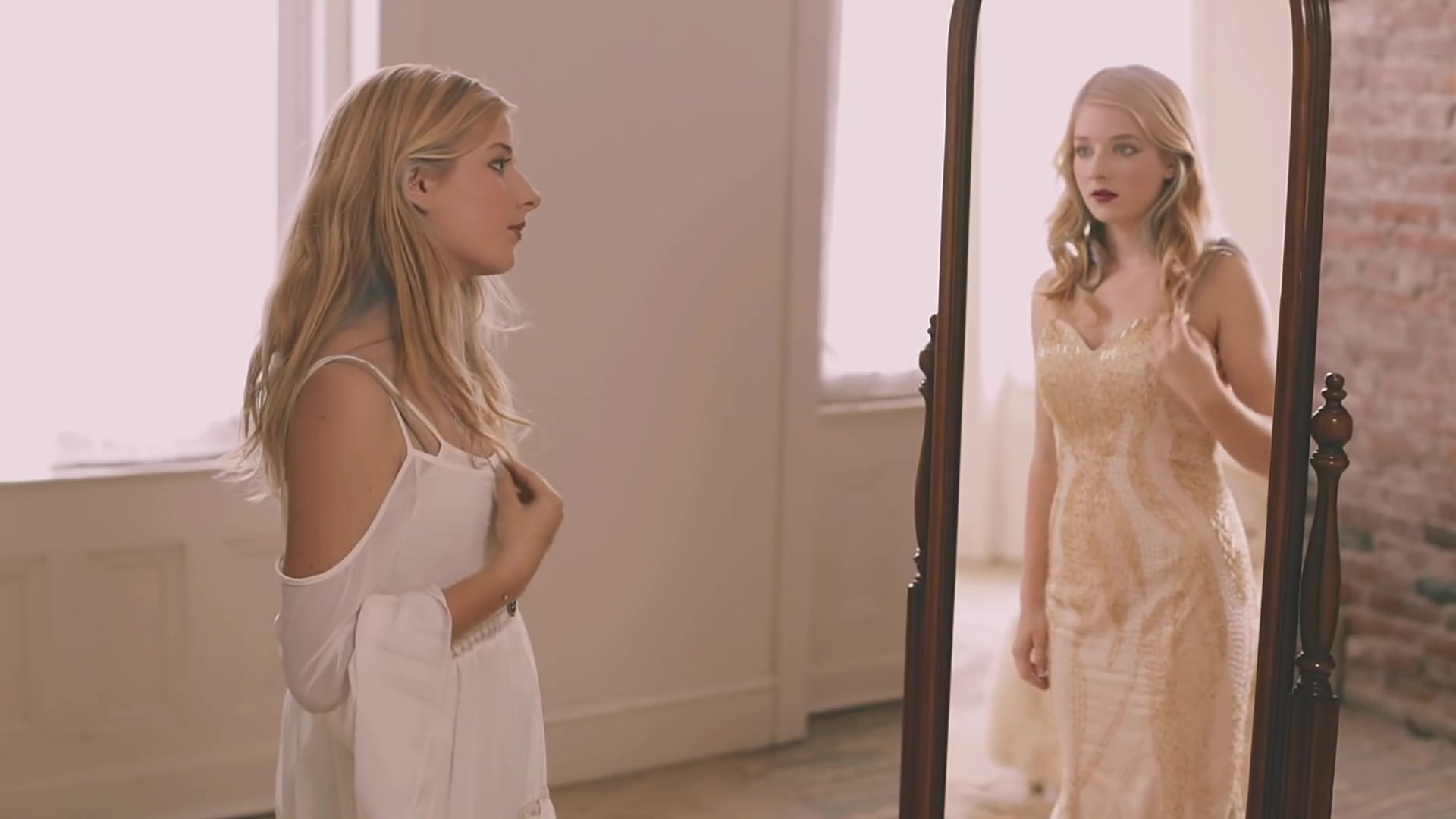 [图]【Jackie Evancho】All of the Stars (Official Video)