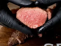 Descargar video: 这是一块爆汁量超大的烤牛嫩肩肉