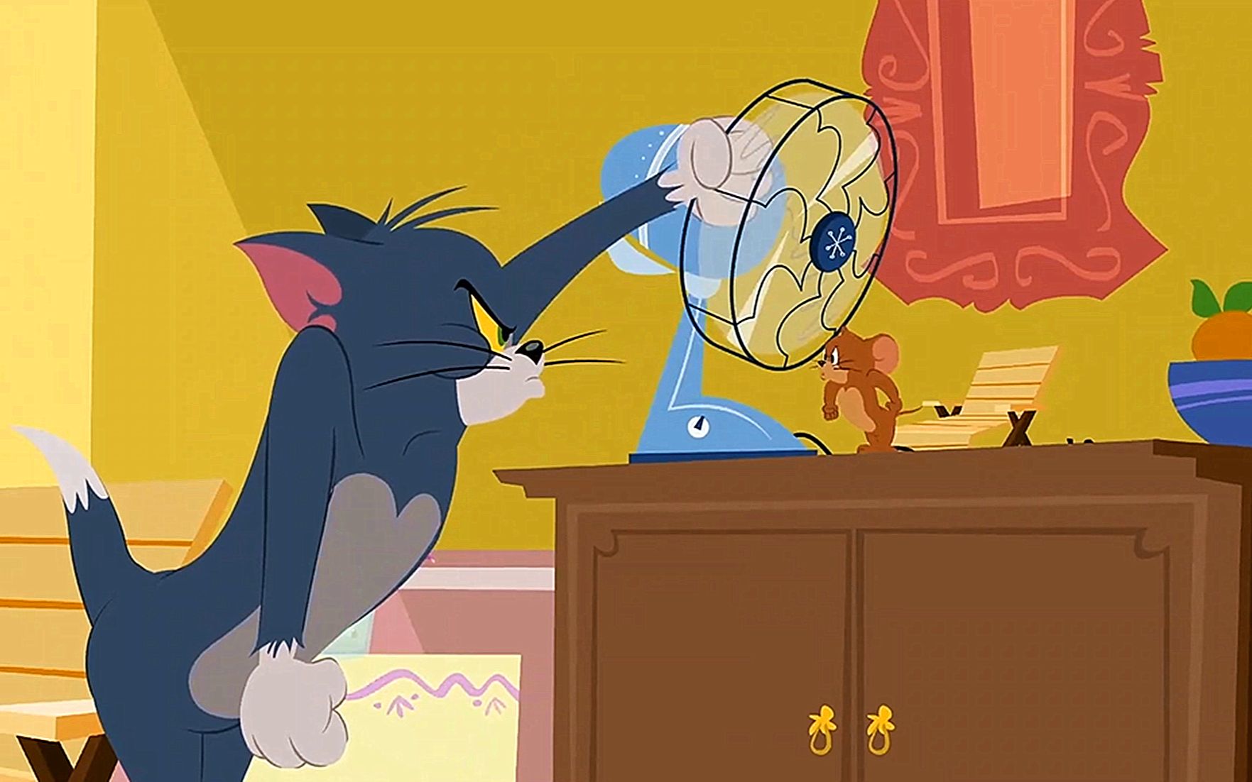 猫和老鼠:天气太热了,汤姆和杰瑞为了争夺电风扇又打了起来