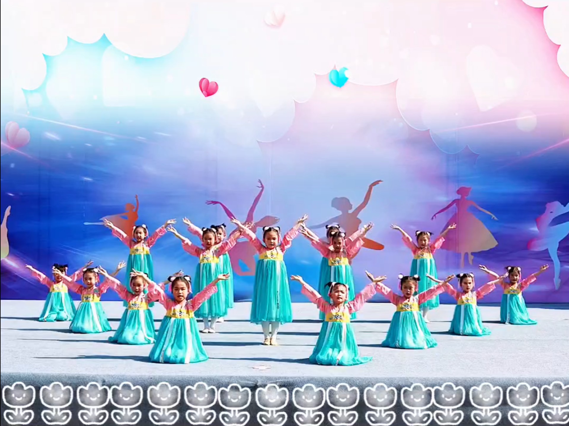 六一幼儿园简单舞蹈节目《姑娘本是天仙》