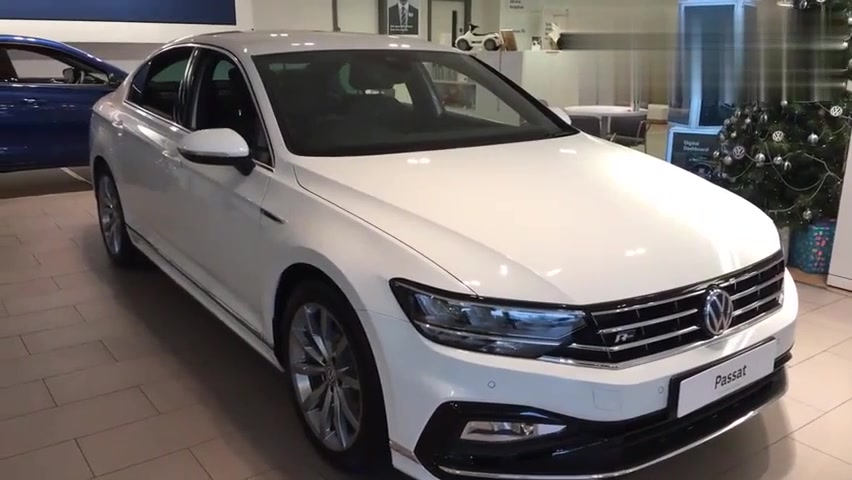 大众帕萨特r-line到店实拍,了解完外观内饰,简直太帅了!