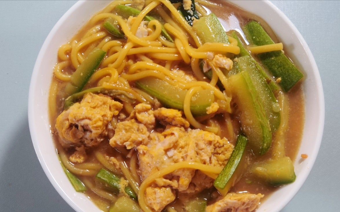 西葫芦鸡蛋焖面,稀有组合不要错过!
