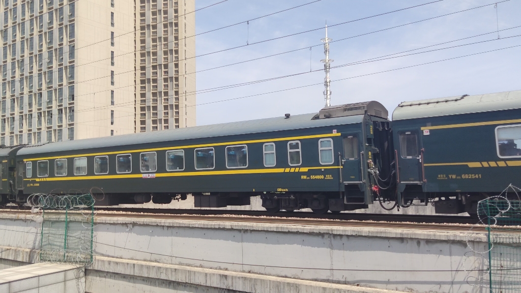 【陇海线】hxd3c-0208牵引k16次列车(重庆西～济南)通过徐州苏堤北路