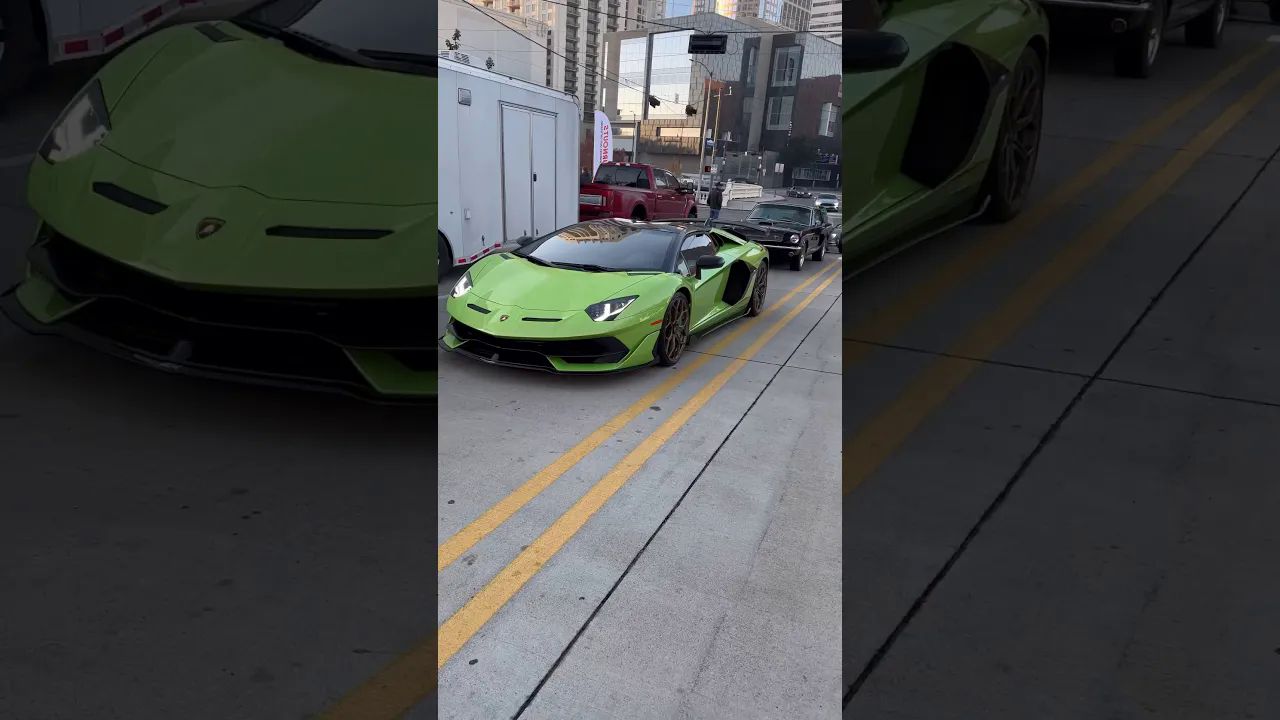 瘋狂的蘭博基尼 aventador svj 排氣轉速和加速