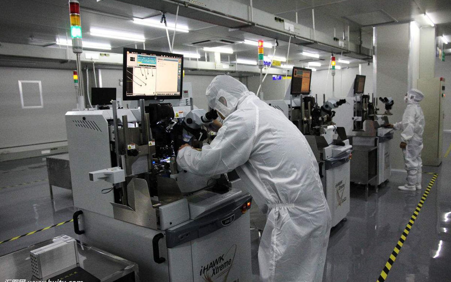 长江存储上千人集结攻克仅美日韩掌握的芯片每年为国节省千亿