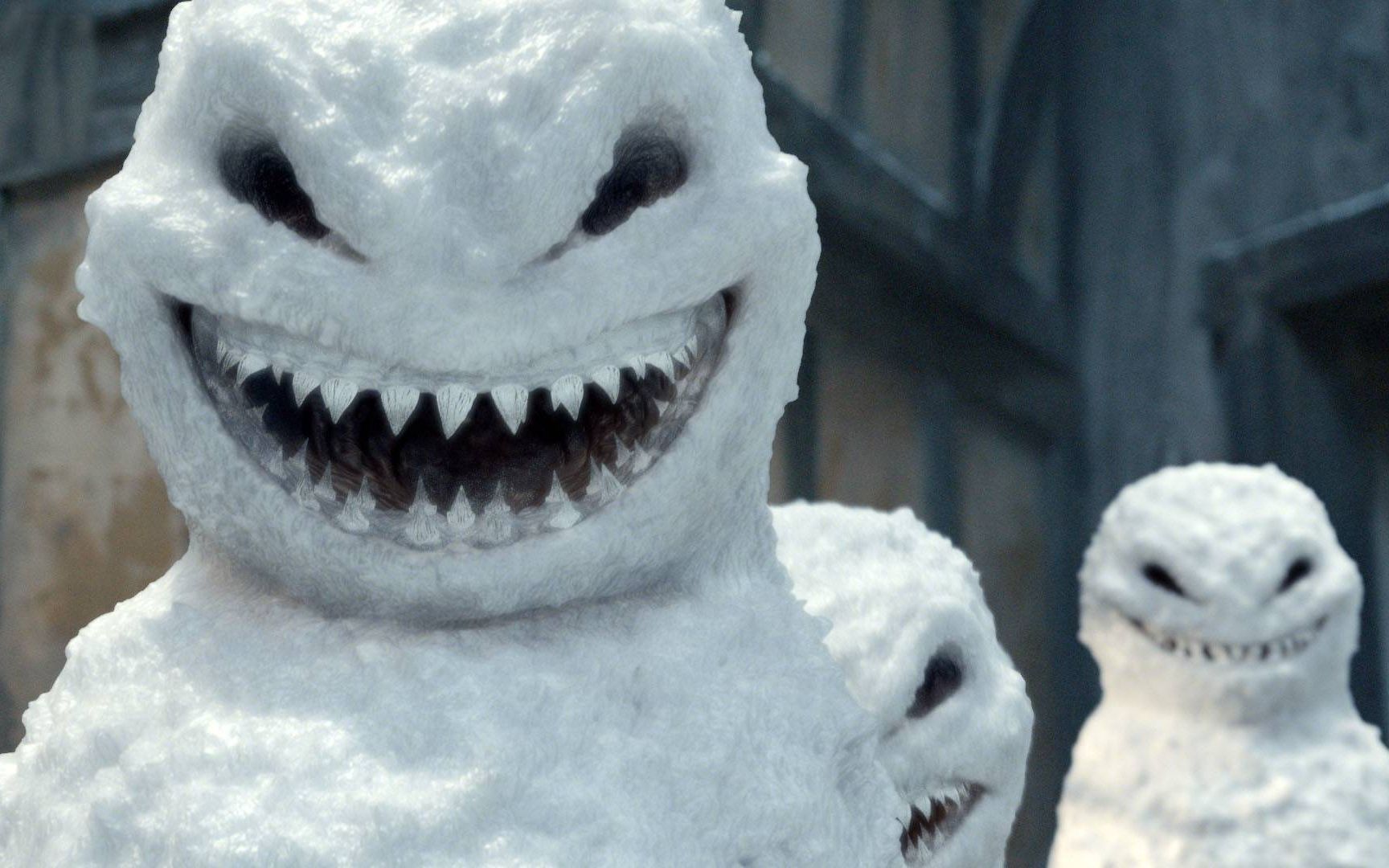 小孩堆了一个雪人,不料圣诞节竟然复活,变成怪物到处吃人!