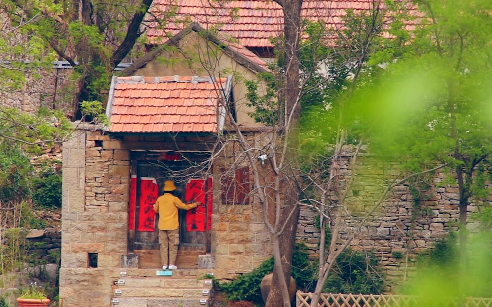 90后姑娘隐居深山小院,种花草采野菜做美食,田园生活令人向往