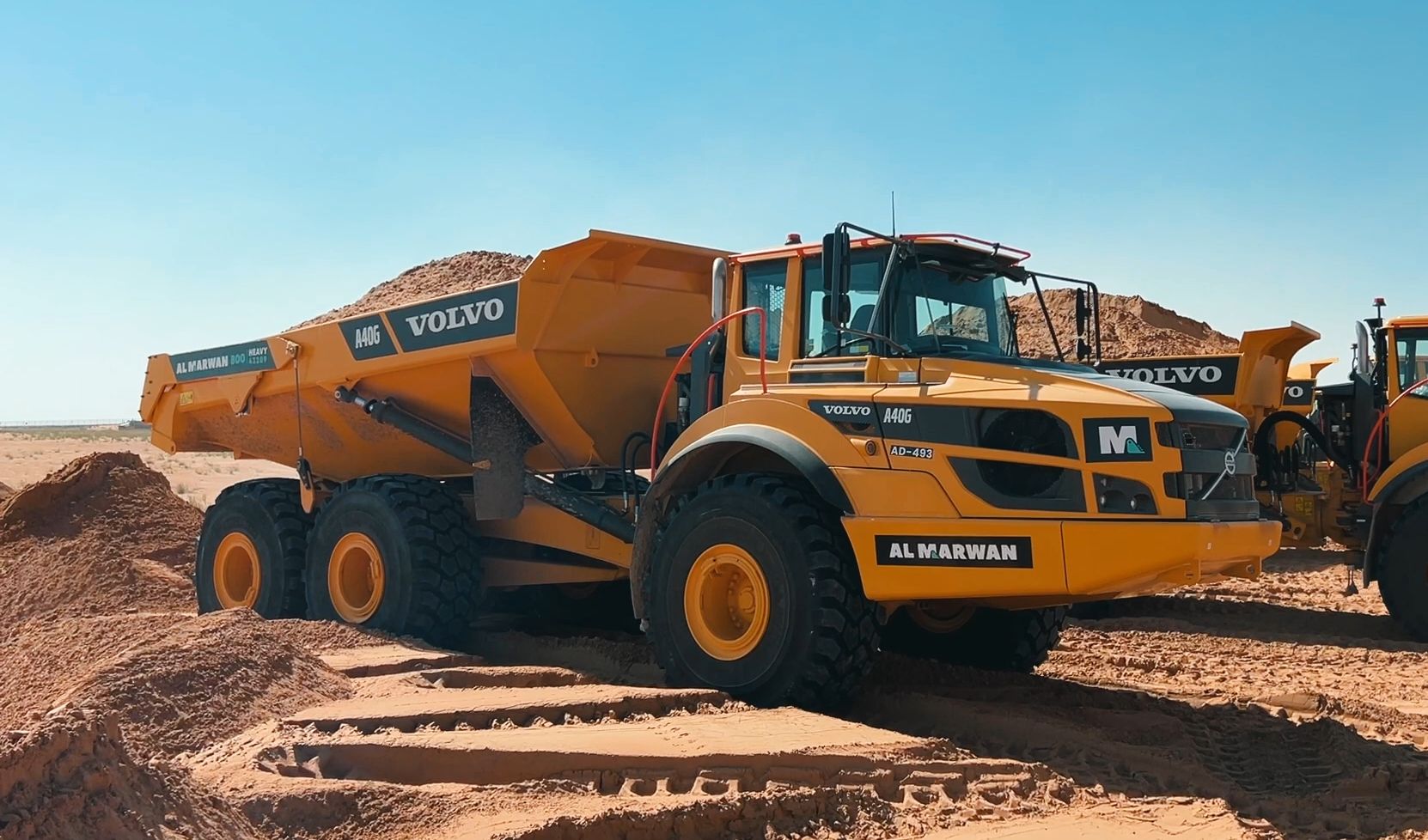 沃尔沃神钢小松挖掘机装载机沙漠施工