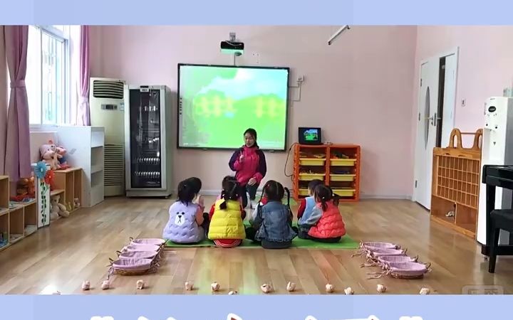 [图]幼儿园公开课丨小班数学活动重点：积极参与点数活动，大胆回应老师的提问。活动难点：学习手口一致有序地点数5以内的数量物，并说出总数。幼儿园老师幼儿园课件幼儿园探园