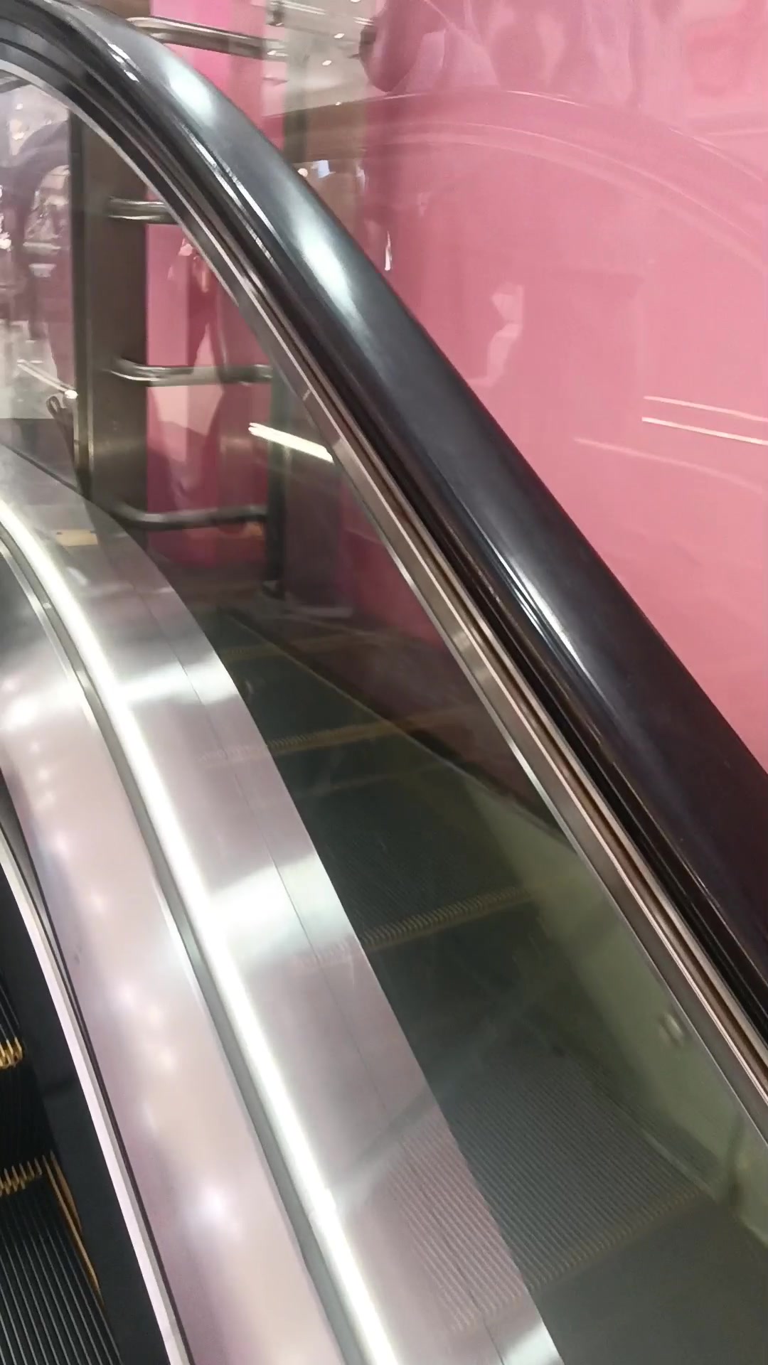 广百百货(北京路店)的日立mca观光电梯 日立vfmg电梯 日立/奥的斯扶手