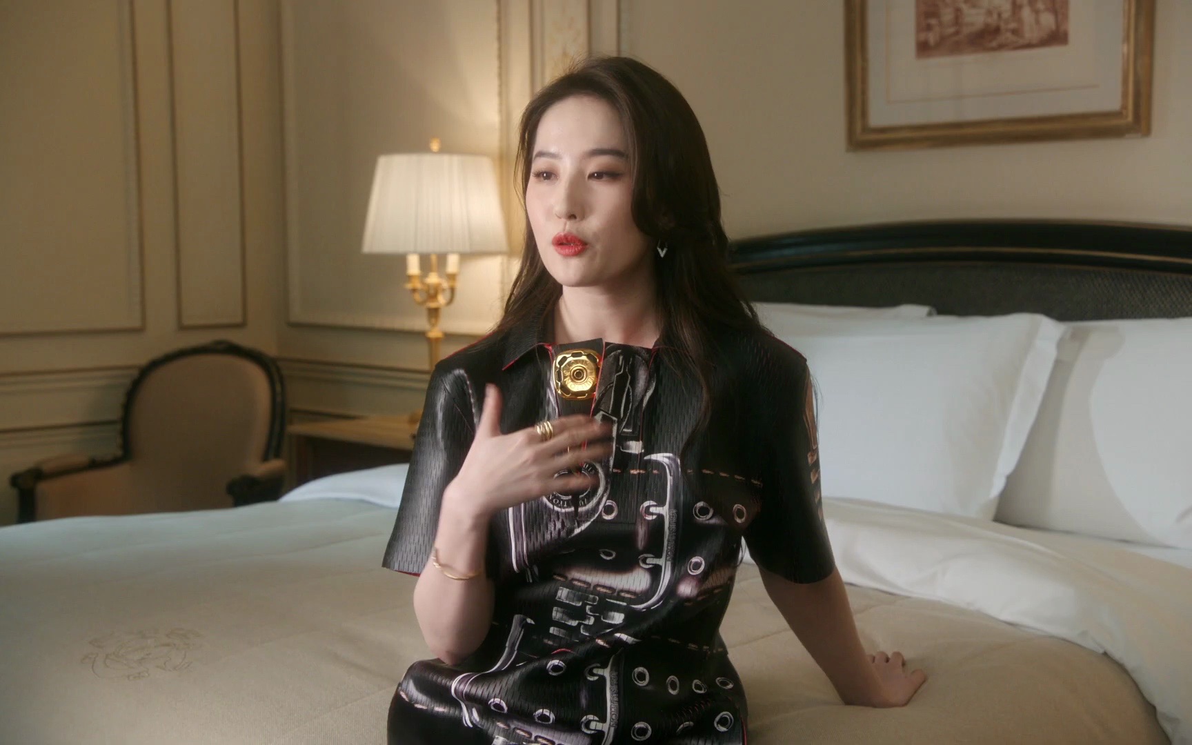 刘亦菲 官方采访womens fall-winter 2023 fashion show in paris