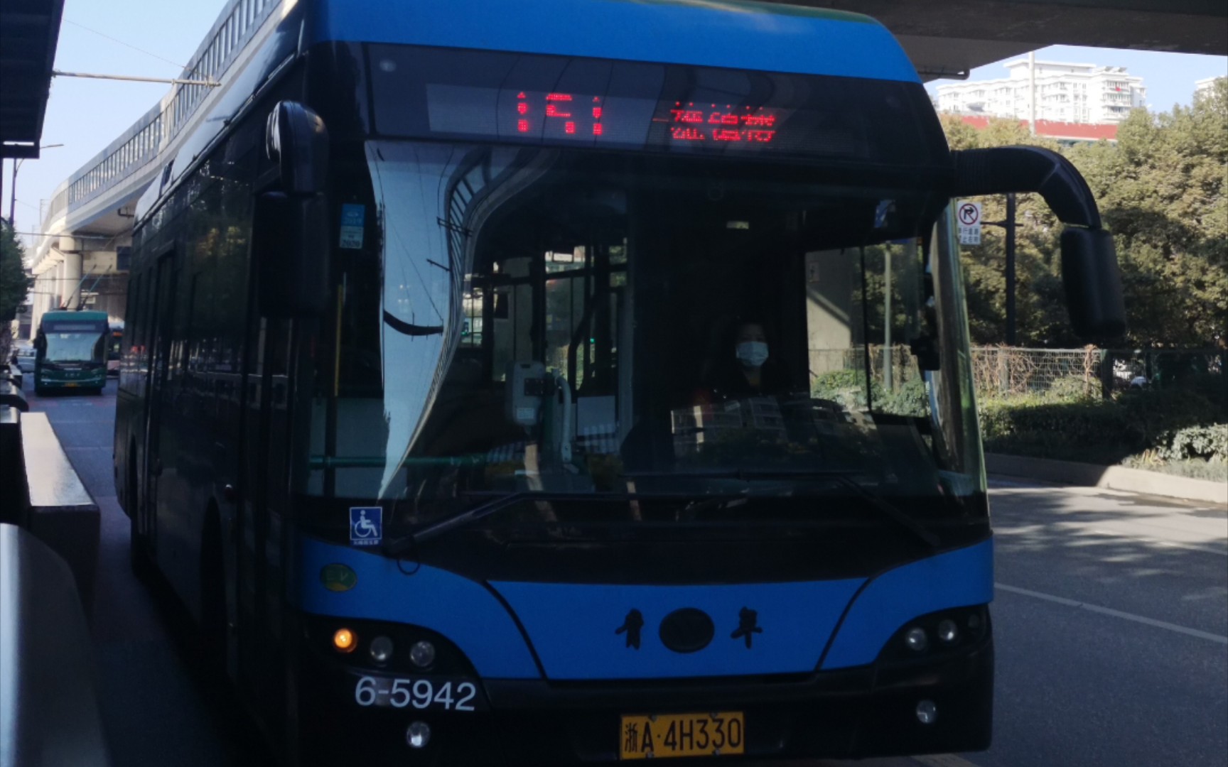 4k杭州历史最悠久的无轨电车线路电尼的传奇杭州公交151路poⅤ雄镇楼