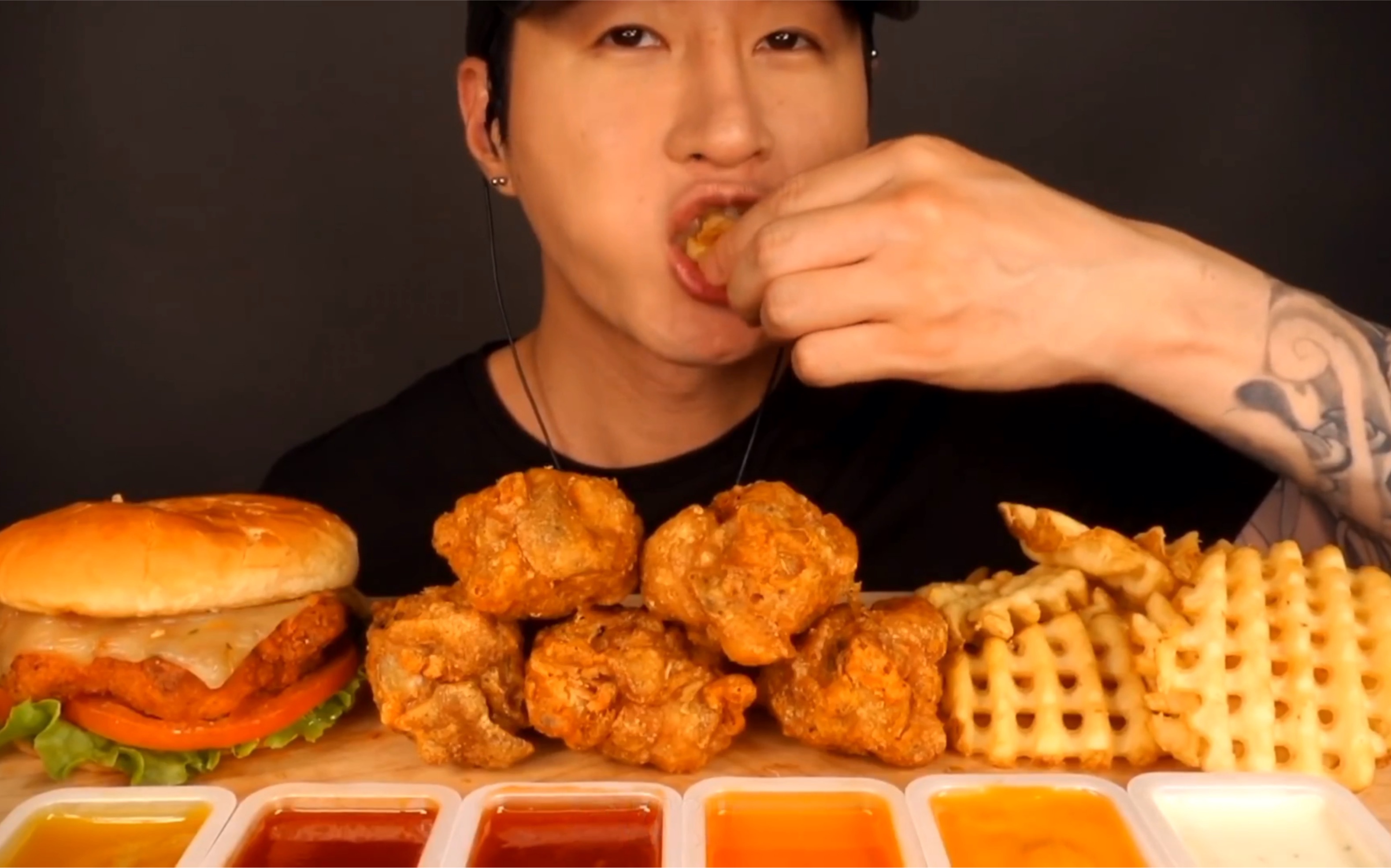 炸鸡汉堡和薯格～吃播咀嚼音食音