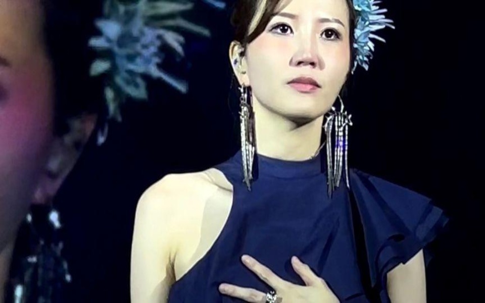 吴若希东莞演唱会,演唱名曲《越难越爱》