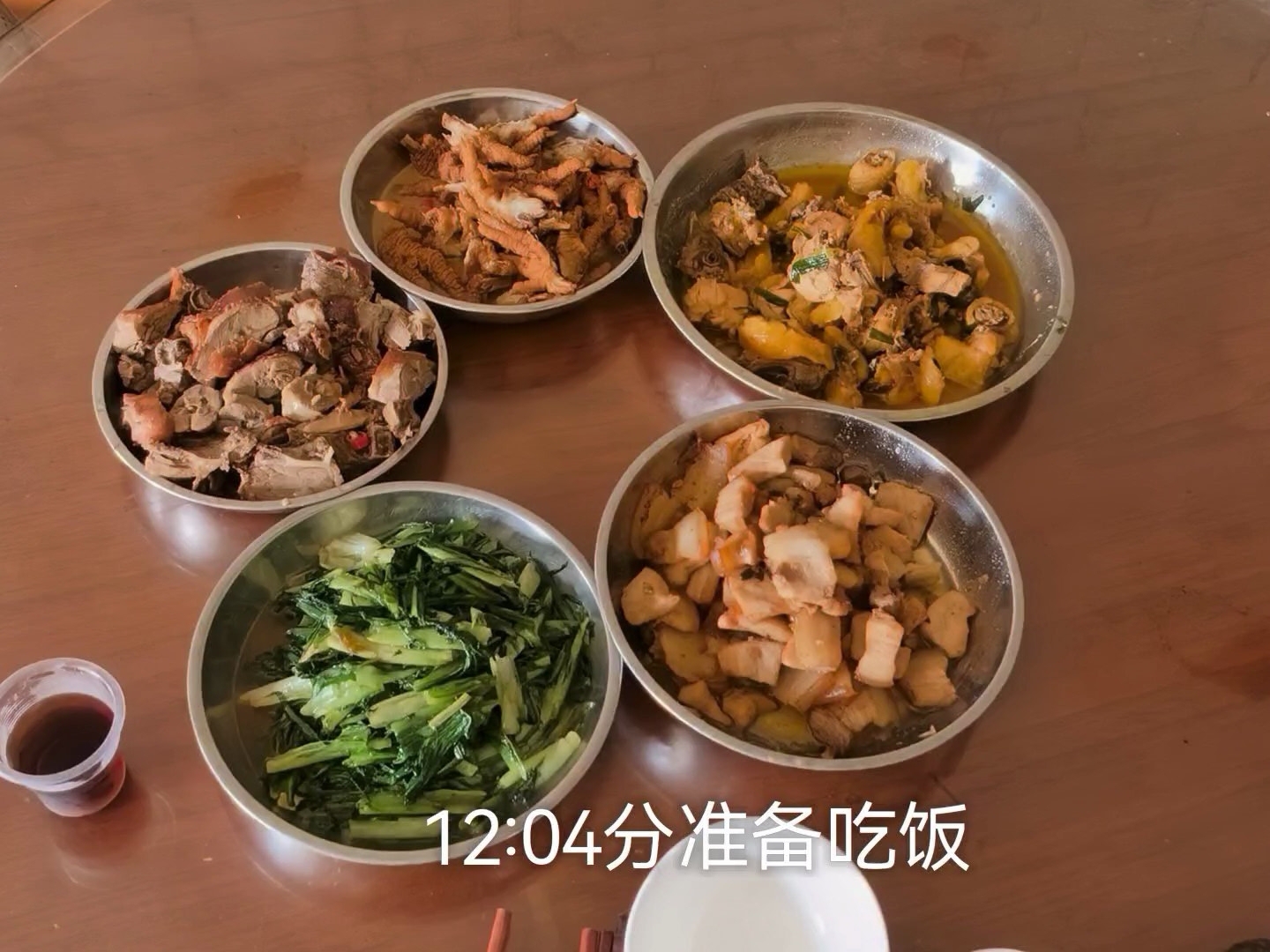 国庆节的第三天,村里又有很多人回县城工作去了