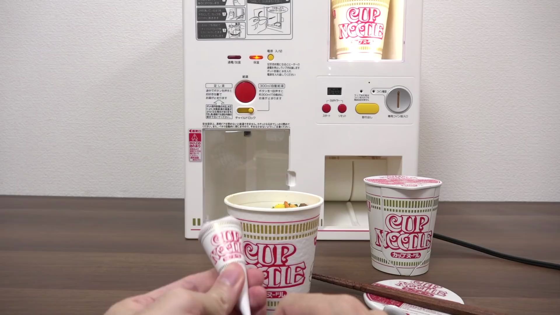 居家迷你泡面自动贩卖机评测 投币烧热水一应俱全_哔哩哔哩 (゜-゜)つ