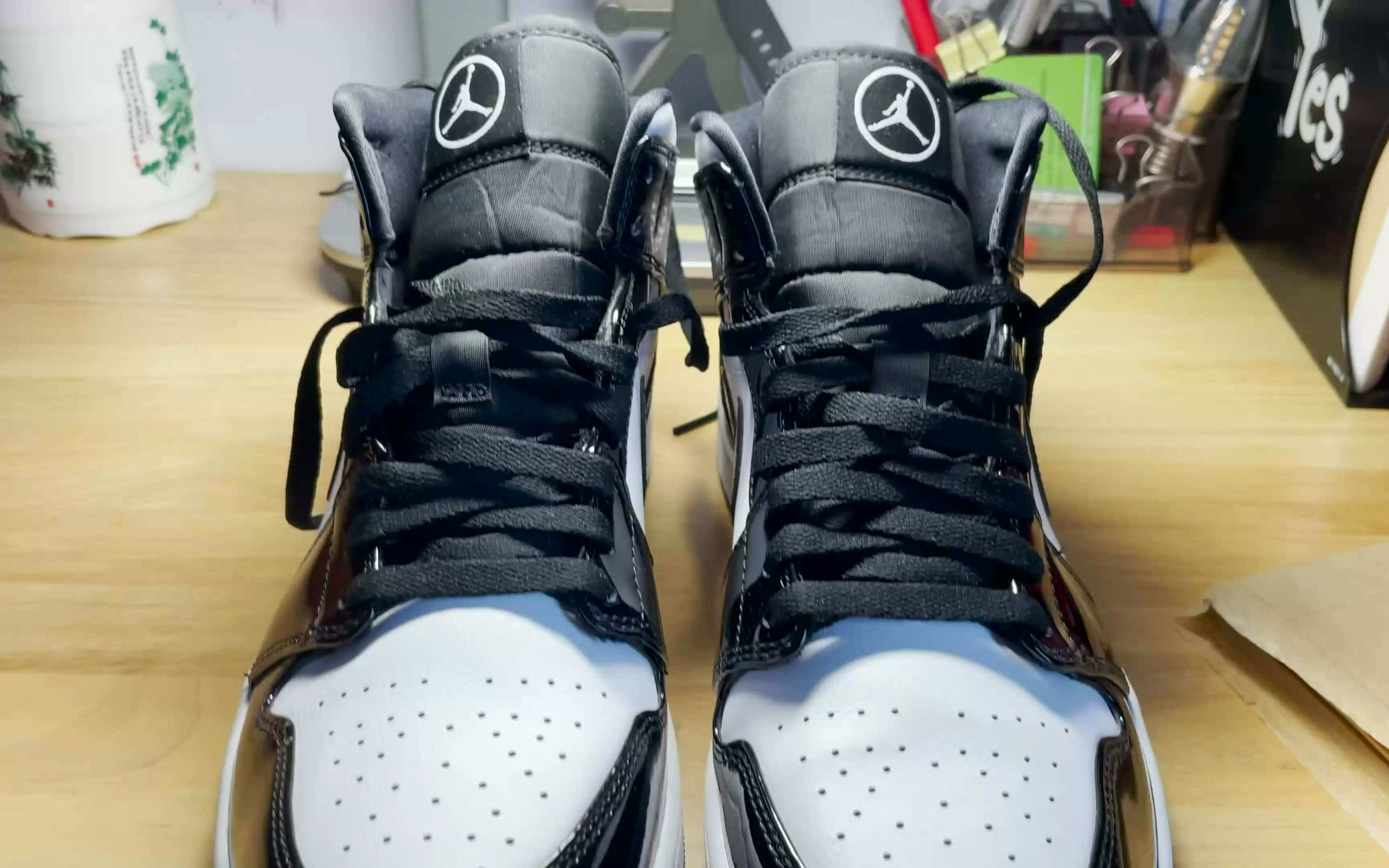 aj1漆皮熊猫展示