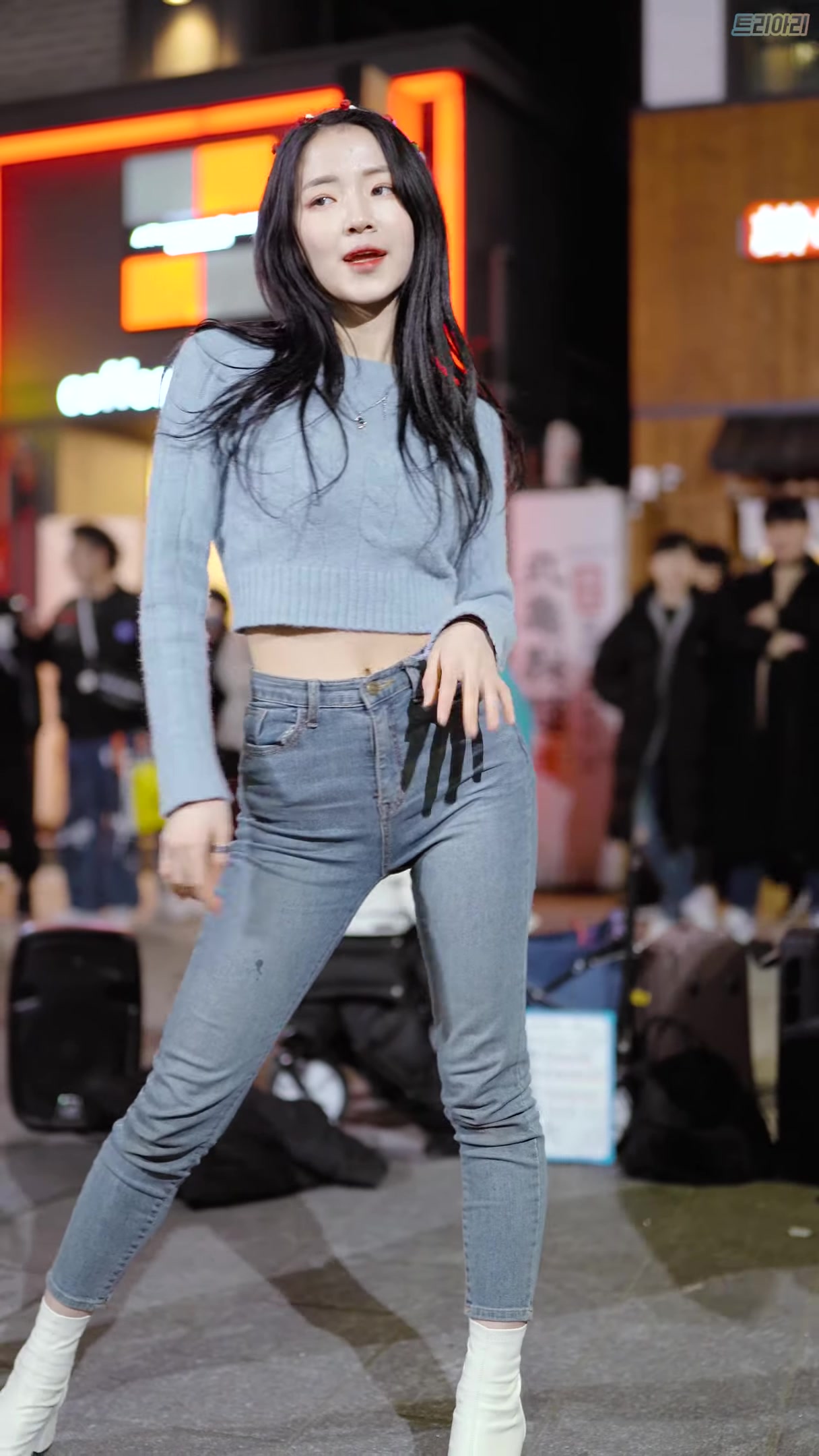 活动作品黑色牛仔裤徐英街拍