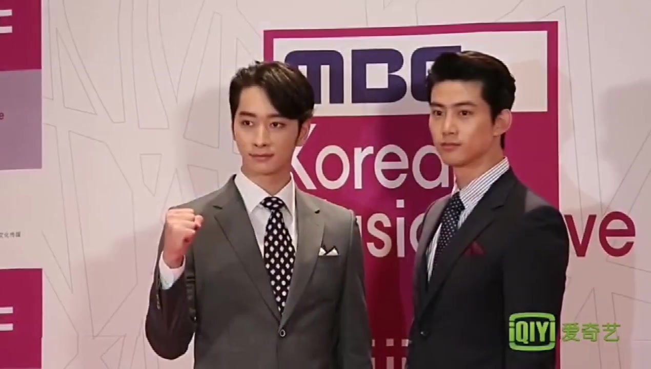 【灿盛,柳岩】【火山岩夫妇】情侣必胜手势