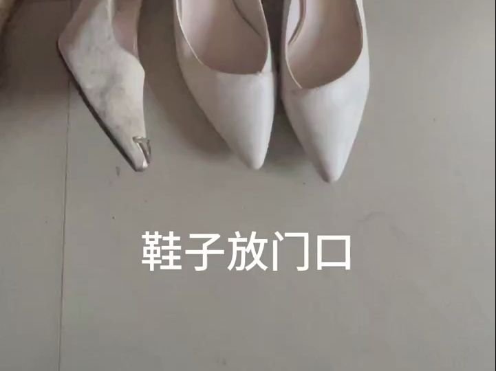 我鞋子里有液体 门口图片