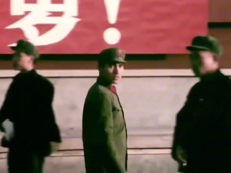 “板正的身材，稳健快捷的脚步，坚定锐利的眼神”