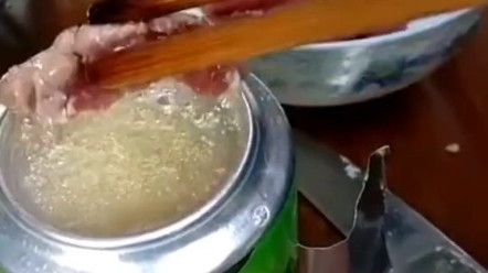 用易拉罐煎肉,为吃够拼