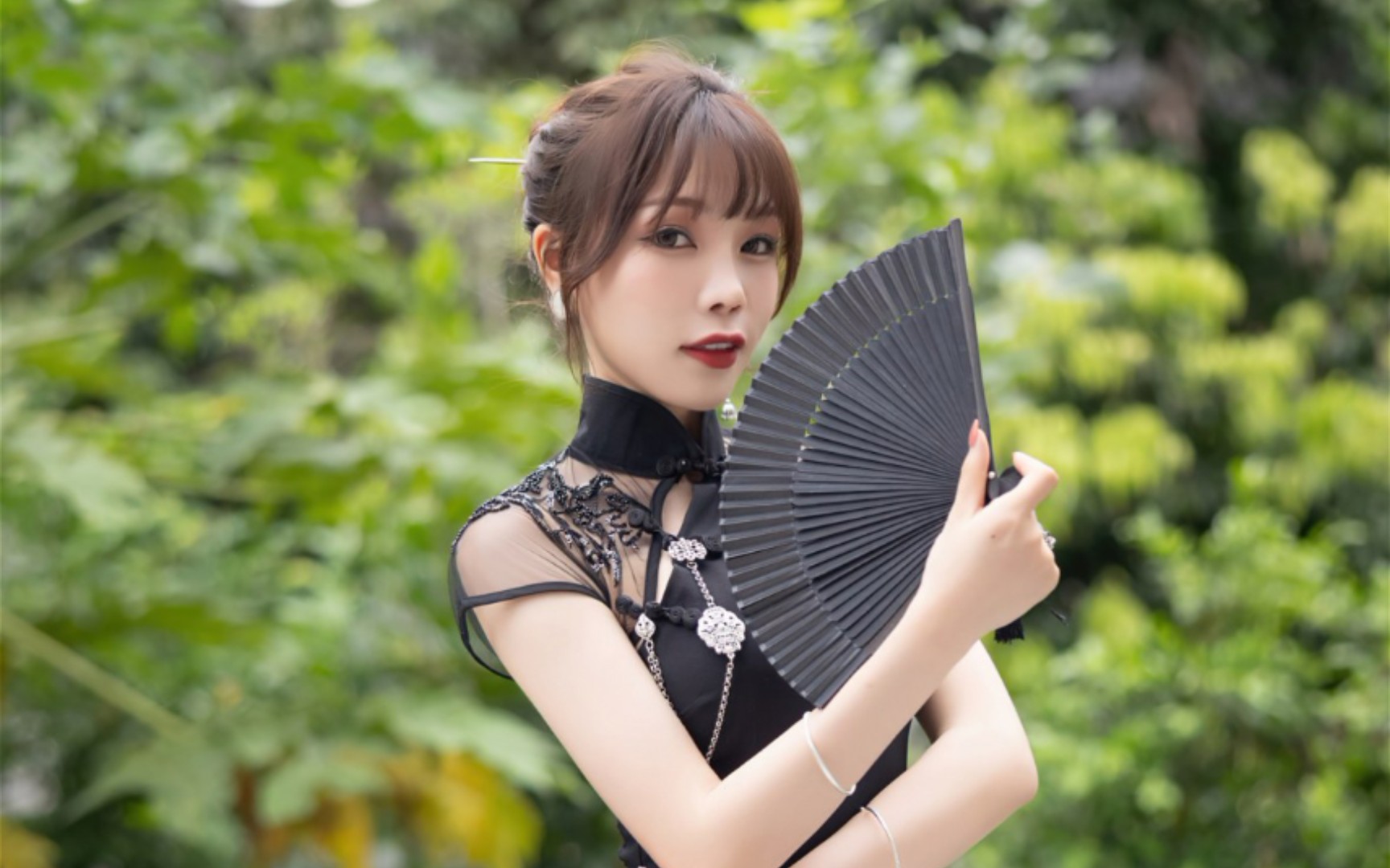 美人图:旗袍扇子美人;_哔哩哔哩_bilibili