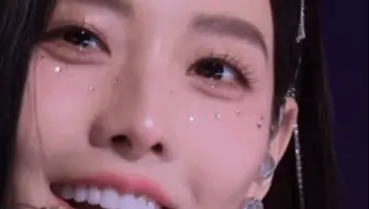 张嘉倪